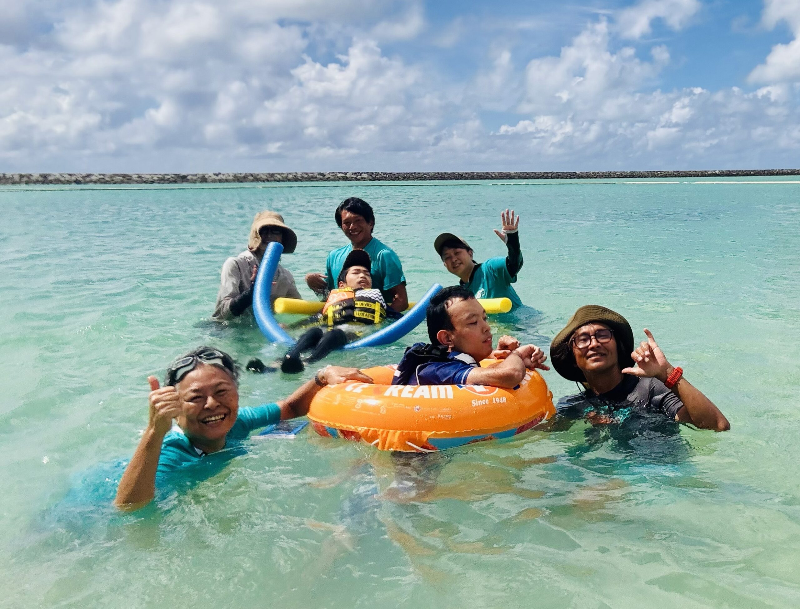 海の中では水陸両用車いすを外すこともあり、のんびりプカプカ気持ちいい♪