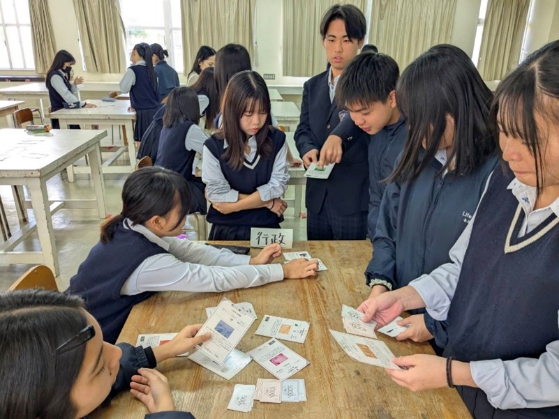 カードゲームの様子